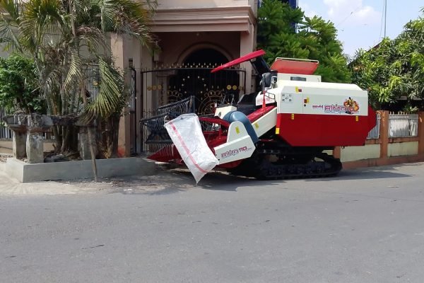 Bantuan mesin pemotong padi untuk Poktan Nangka Tiga Desa Matua Kabupaten Dompu.