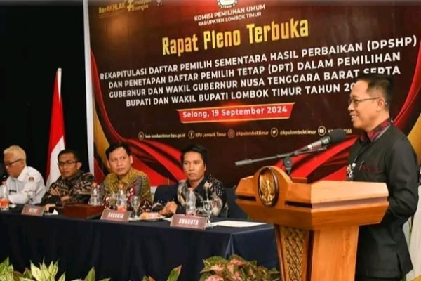 PJ Bupati Lombok Timur saat rapat pleno terbuka bersama ketua KPU Lombok Timur dan jajaran terkait.