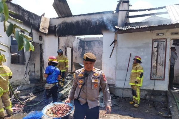 Sebuah rumah kontrakan di Dusun Tempit Desa Mekar Sari Kecamatan Narmada, Kabupaten Lombok Barat terbakar, Sabtu (28/09/2024).