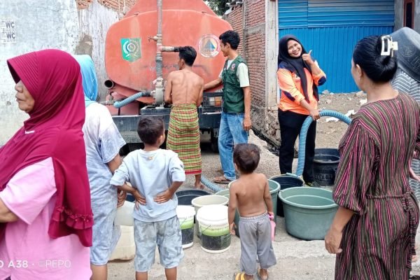 BPBD Kabupaten Bima salurkan air bersih pada warga terdampak kekeringan