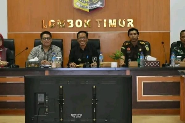 Saat Penjabat Bupati Lombok Timur H. Muhammad Juaini Taofik saat memberikan arahan pada kegiatan Capacity Building TPID Lotim