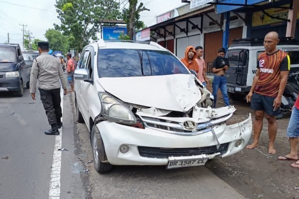 Satu dari enam kendaraan alamin kerusakan usai kecelakaan beruntun di Kopang Lombok Tengah.