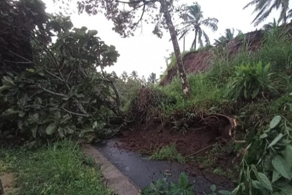 Tanah longsor di Tetebatu Selatan Lombok Timur.