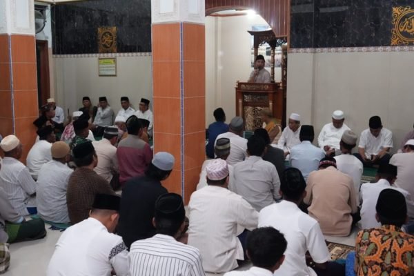 Wakil Wali Kota Bima memberikan sambutan saat safari Ramadhan di Lampe, Rasanae Timur.