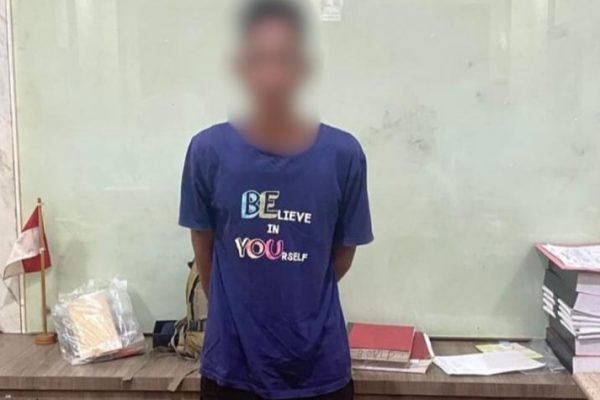 Diduga pengedar narkoba, NA, 44 tahun, warga Karang Taliwang, Cakranegara, Kota Mataram diamankanpolisi , Minggu malam ((20/4/2025).