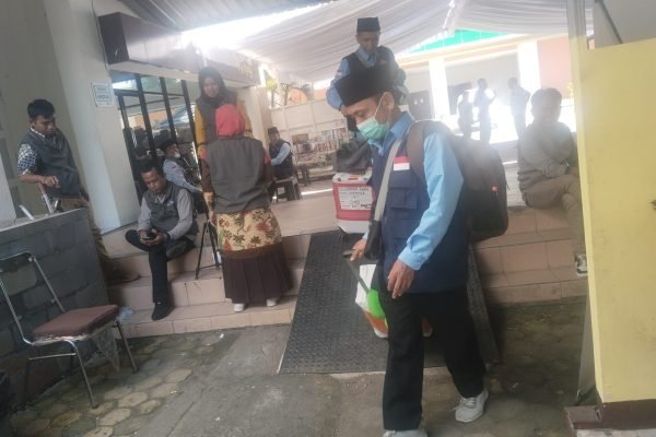 Suasana jamaah haji di Asrama Embarkasi Lombok Kota Mataram (kicknews.today/Wii)