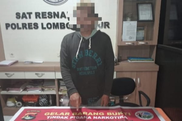 Terduga pelaku pengedar sabu di Masbagik diamankan polisi.