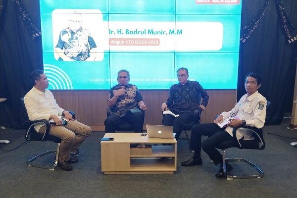 Pemprov NTB gelar dialog konfrensi pers Yang bertajuk "Meretas Jalan Entaskan Kemiskinan Ekstrem di NTB” di Command Centre UPTD Pusat Layanan Digital (foto kicknews.today/wn)