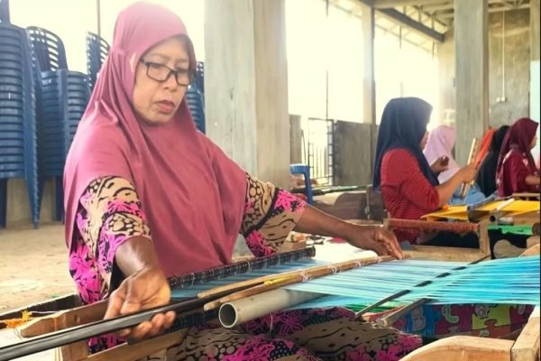 Pengerajin kain tenun munapa'a Dompu (foto ist)