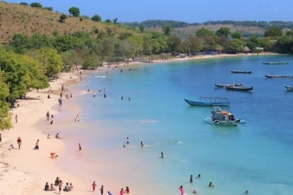 Pantai Pink, Lombok Timur