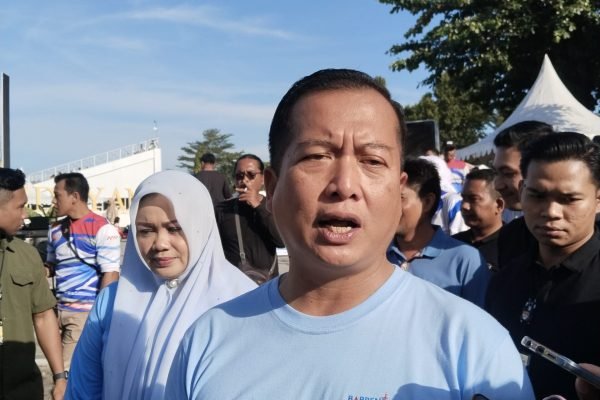 Gubernur NTB Drs H Lalu Muhammad Iqbal