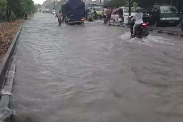 Banjir di Kota Mataram. (foto kicknews.today/wn)
