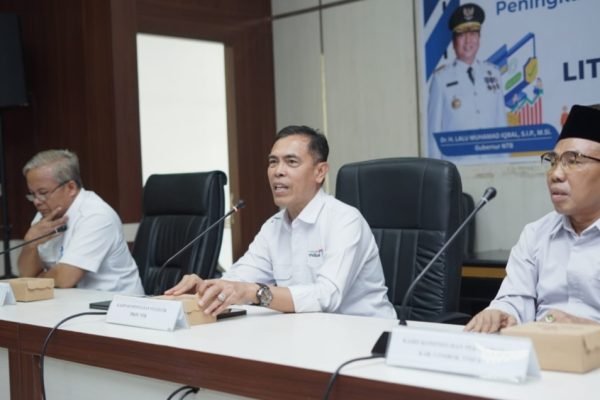 Kepala Kominfotik NTB, Yusron Hadi (foto adpim)