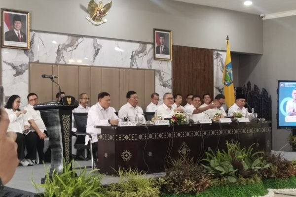 Zulkifli Hasan saat memimpin langsung monitoring dan percepatan operasionalisasi koperasi Merah Putih di Nusa Tenggara Barat (NTB) (foto kicknews