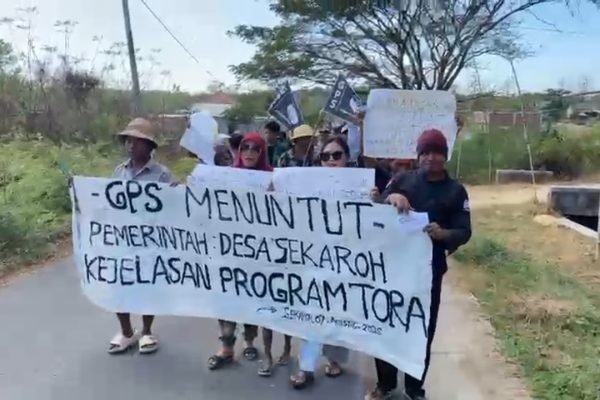 Saat aksi dilakukan oleh masyarakat Sekaroh