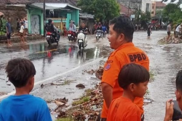 Kondisi banjir di salah satu desa akibat hujan lebat di Lombok Timur. Sumber Foto: BPBD Lotim