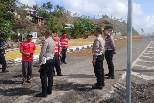 Petugas cek sejumlah titik vital di kawasan Mandalika jelang MotoGP.