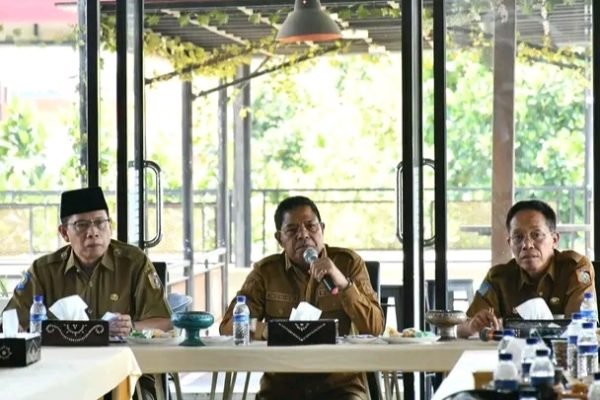 Bupati Lombok Timur, H, Haerul Warisin, dan Wakil Bupati Lombok Timur,H. Moh. Edwin Hadiwijaya dan Sekda, H.M Juaini, sumber foto:Pemda