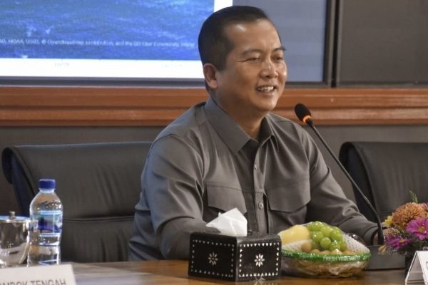 Gubernur NTB Dr H Lalu Muhamad Iqbal (foto kicknews.today/biroadpim) )