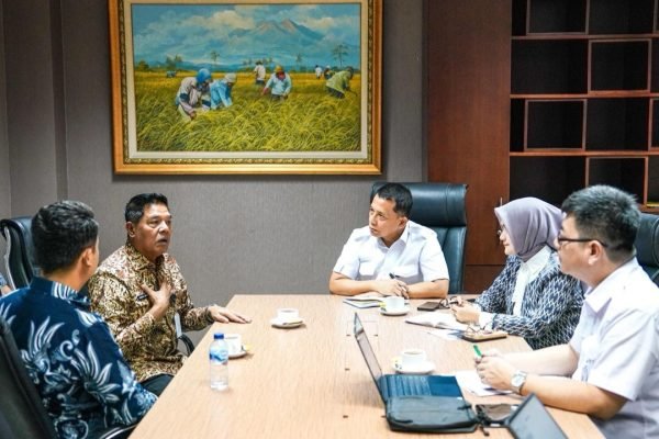 Bupati Lombok Timur, H, Haerul Warisin saat audiensi dikantor staf kepresidenan, foto: Dok. Pemda Lotim