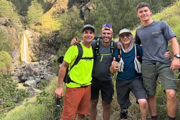 Momen pebalap Moto2 Daniel Holgado Miralles saat mendaki Gunung Rinjani. (foto instagram @danilholgado96)