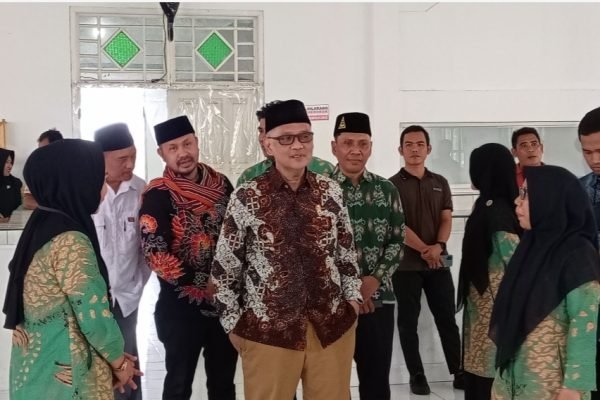 Menteri Haji dan Umroh Republik Indonesia, Mochamad Irfan Yusuf saat melakukan sidak ke Asrama Haji Lombok. (foto ist)