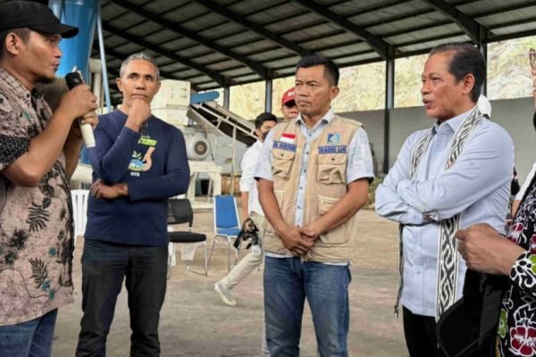 Menteri Lingkungan Hidup dan Kepala Badan Pengendalian Lingkungan Hidup Dr. Hanif Faisol Nurofiq, melakukan kunjungan kerja ke Pulau Lombok. (foto kicknews.today/biroadpim)