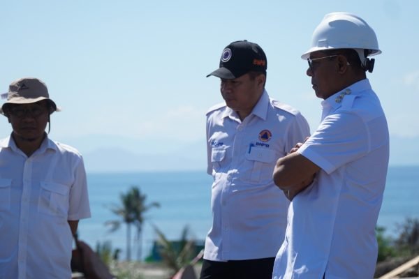 Bupati Lombok Timur, H, Haerul Warisin saat tinjau lokasi pembangunan IPLT. foto: dok Pemda Lotim