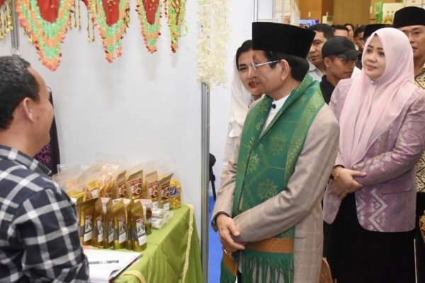 Menteri Agama RI Prof. Dr. Nassaruddin Umar dan Wakil Gubernur NTB Hj Indah Damayanti Putri di acara IES Forum dan Expo 2025 (foto kicknews.today/ist)