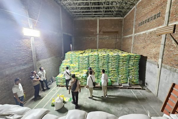 Polres Lombok Timur sidak gudang penyimpanan beras oplosan. Foto: Dok. Humas Polres Lombok Timur