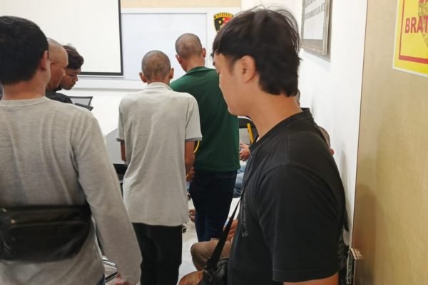 3 terduga pelaku penganiaya 3 anggota Polri di Sumbawa diamankan di Polda NTB, sementara 2 lain buron.