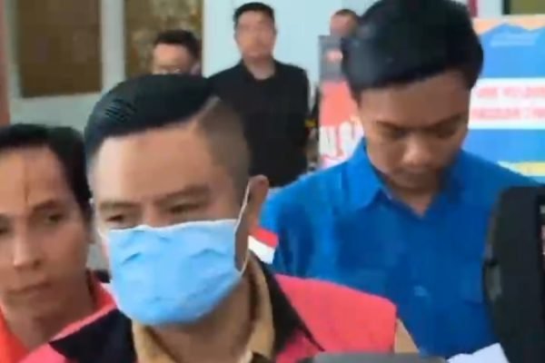 Anggota DPRD NTB ditahan Kejati NTB. (foto kicknews.today/ist)