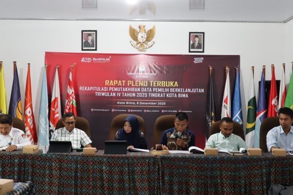 Rapat Pleno PDPB di aula Matupa Kataho Ro Maraso KPU Kota Bima, Senin (8/12/2025).