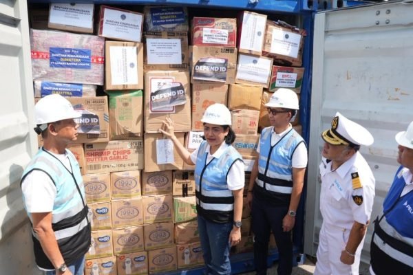 Pelni kirim bantuan untuk korban banjir Sumatera.
