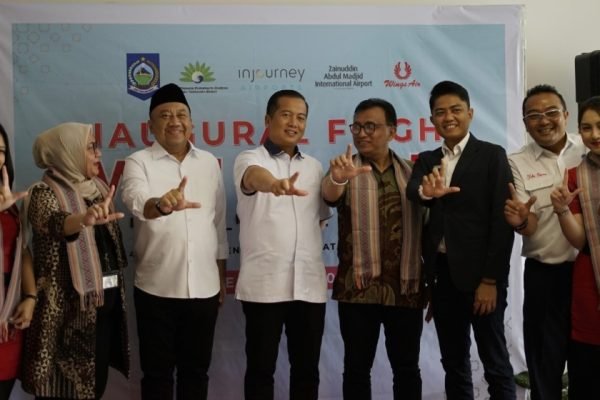 Persemian Penerbangan perdana Wings Air rute Malang (MLG)–Lombok (LOP) resmi mengudara pada Senin pagi, 15 Desember 2025 yang dihadiri oleh Gubernur NTB Dr H Lalu Muhamad Iqbal. (foto kicknews.today/ist)