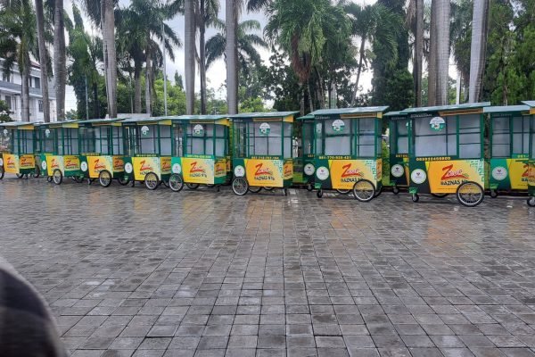 20 grobak berjejer rapi siap dibagikan ke warga Lombok Timur. Foto. Ist