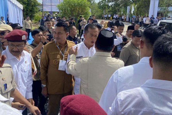 Gubernur NTB Dr H Lalu Muhamad Iqbal saat bertemu dengan Presiden RI Prabowo Subianto. (foto kicknews.today/biro adpim)
