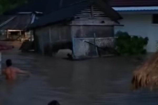 Kondisi Banjir di Sekotong Lombok Barat (foto kicknews.today/Facebook)
