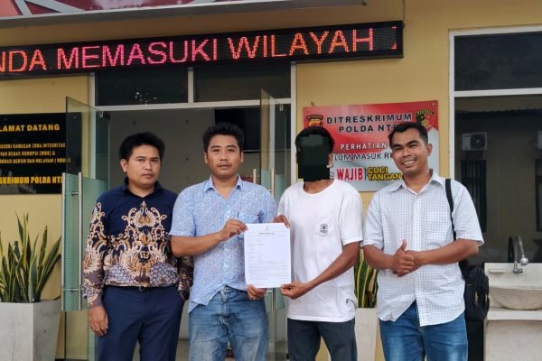 Pria inisial Z di Lombok Timur didampingi kuasa hukumnya melaporkan istrinya atas dugaan tindak pidana perzinahan. Foto. Ist