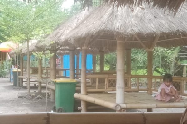 Tempat lapak berugak di Ekowisata Bale Mangrove Lombok Timur tampak sepi pengunjung di hari Minggu, 25 Januari 2026. Foto. Ist