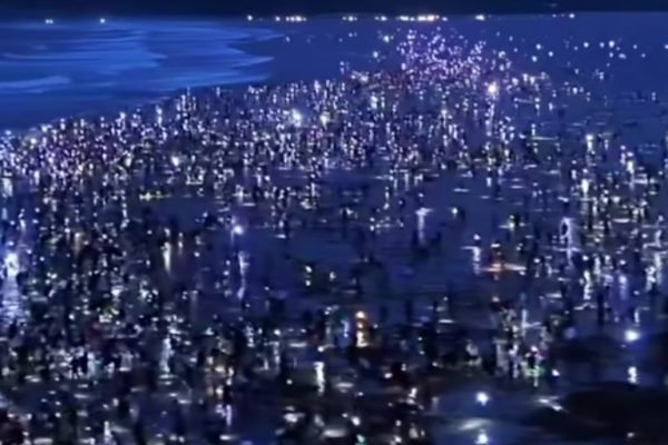 Kemeriahan Festival Bau Nyale di Pantai Seger Lombok Tengah. (foto kicknews.today/Facebook)