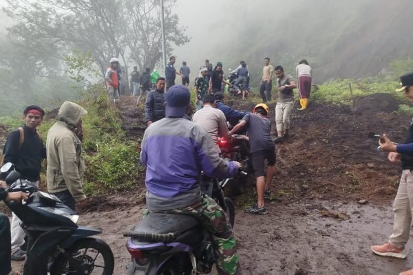 Tanah longsor di jalur Pusuk Sembalun, Lombok Timur. Foto. Ist