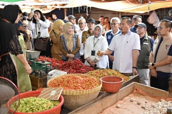Gubernur NTB Lalu Muhamad Iqbal Lakukan Sidak ke pasar Bertais Kota Mataram (foto kicknews.today/adpim)