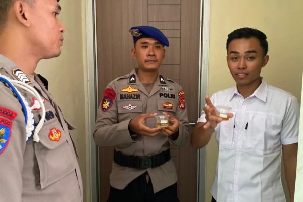 Tes urine anggota Polda NTB.