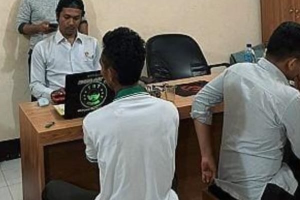 Para pelaku pengrusakan dapur MBG di Lombok Timur saat dimintai keterangan. Foto. Ist