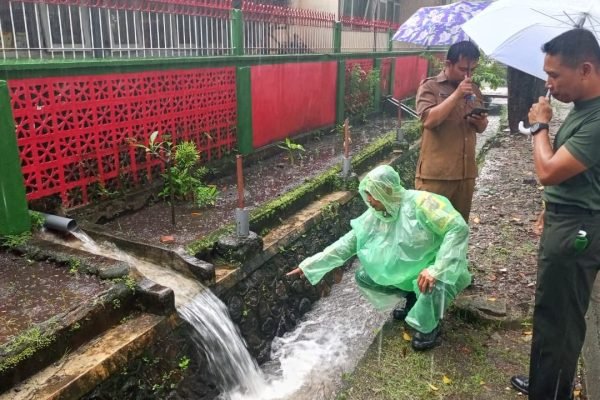 Lokasi parit tempat korban mandi sebelum terseret arus. Foto. Ist