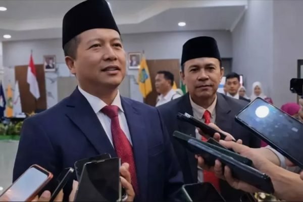 Gubernur NTB Dr H Lalu Muhamad Iqbal dan Kepala Dinas Komunikasi, Informatika dan Statistik (Kominfotik) NTB sekaligus Juru Bicara Pemprov NTB, Dr. H. Ahsanul Khalik (foto kicknews.today/ist)