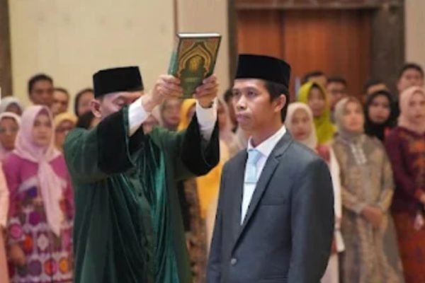 Prosesi pengambilan sumpah jabatan Prof. Sukardi sebagai Rektor Universitas Mataram periode 2026–2030 di Graha Diktisaintek, Jakarta, Selasa. (foto kicknews.today/ist)