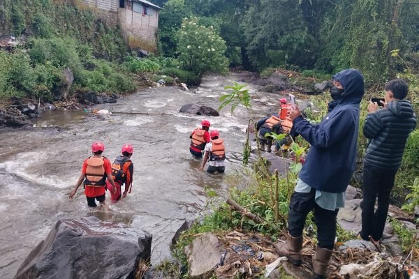 Tim SAR lakukan pencarian bocah hilang di Lombok Timur.