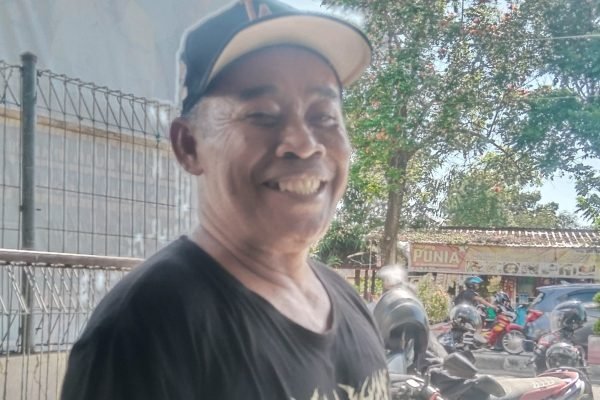 Ahmad Juru Parkir di Boxi Kota Mataram. (foto kicknews.today/wn)